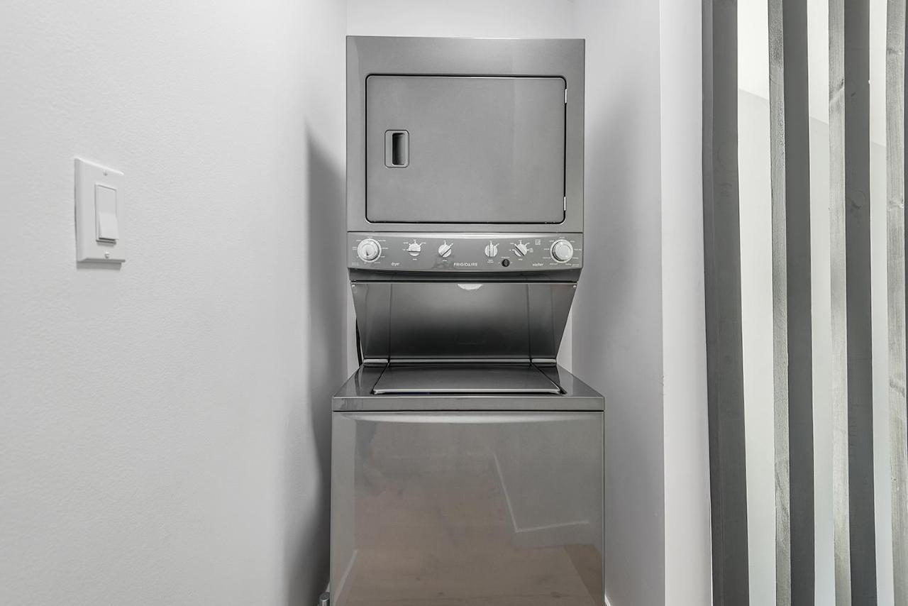 ברוסארד Free Parking Prime Location New Modern Condo מראה חיצוני תמונה
